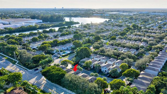 6008 N Golden Beauty Ln, Tamarac, FL 33321