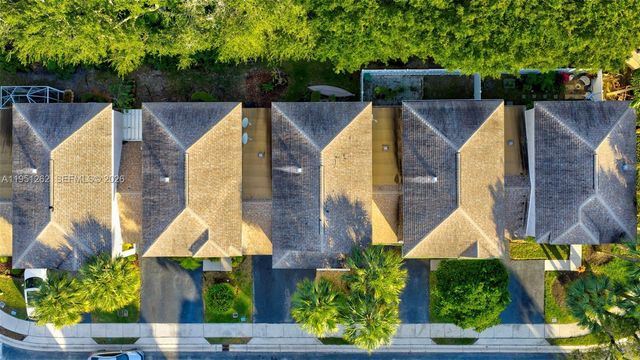 6008 N Golden Beauty Ln, Tamarac, FL 33321