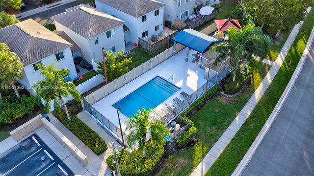 6008 N Golden Beauty Ln, Tamarac, FL 33321