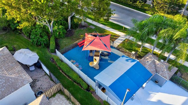 6008 N Golden Beauty Ln, Tamarac, FL 33321