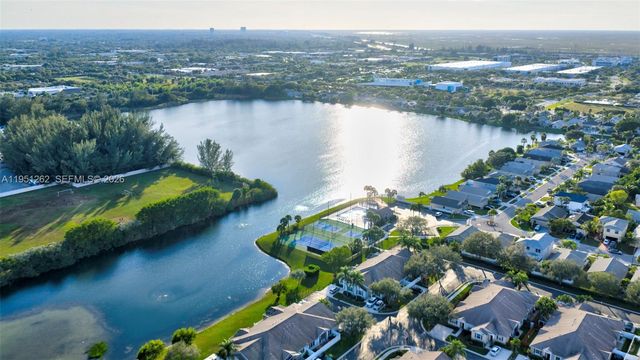 6008 N Golden Beauty Ln, Tamarac, FL 33321