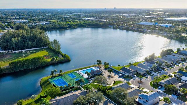 6008 N Golden Beauty Ln, Tamarac, FL 33321