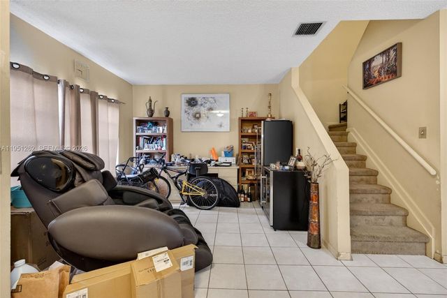 6008 N Golden Beauty Ln, Tamarac, FL 33321