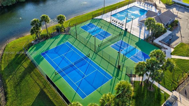 6008 N Golden Beauty Ln, Tamarac, FL 33321