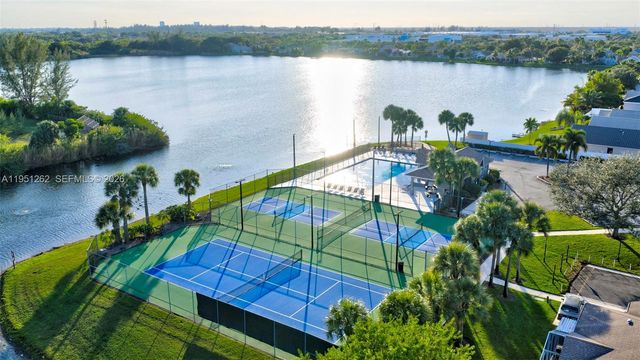 6008 N Golden Beauty Ln, Tamarac, FL 33321