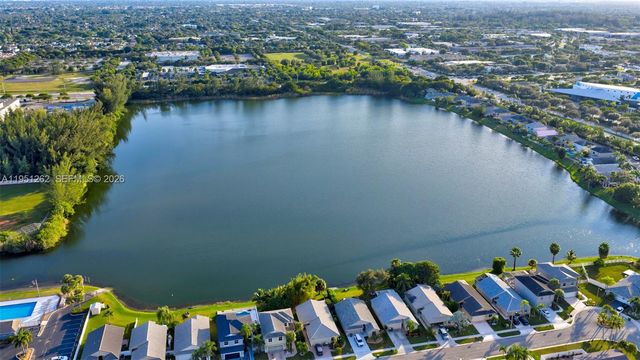 6008 N Golden Beauty Ln, Tamarac, FL 33321