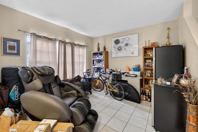 6008 N Golden Beauty Ln, Tamarac, FL 33321