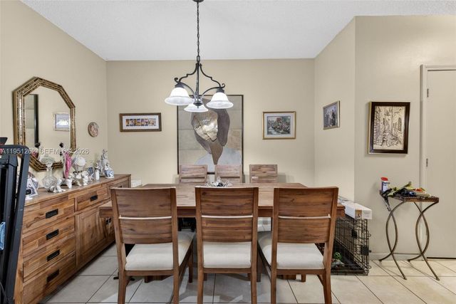 6008 N Golden Beauty Ln, Tamarac, FL 33321