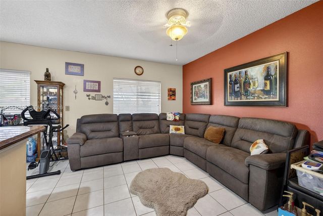 6008 N Golden Beauty Ln, Tamarac, FL 33321