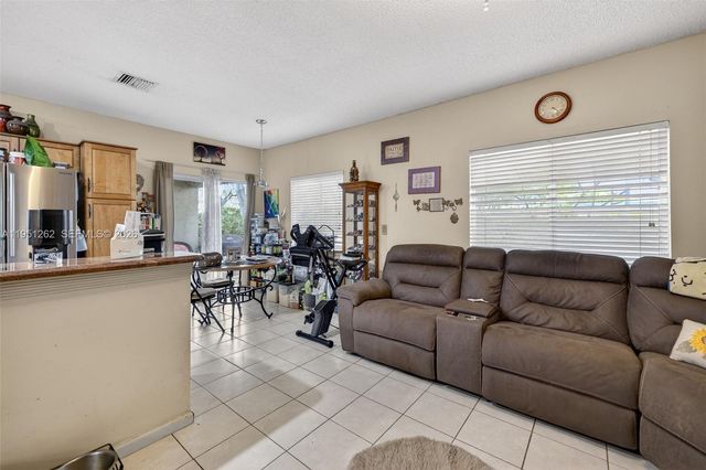 6008 N Golden Beauty Ln, Tamarac, FL 33321