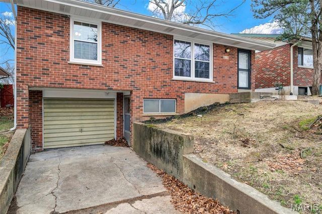 4116 Ammann Lane, St Louis, MO 63121