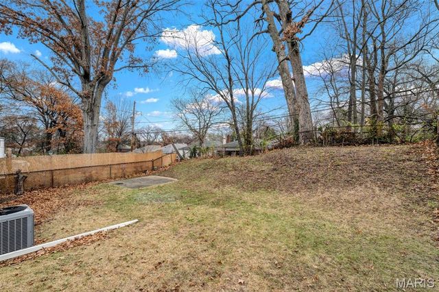 4116 Ammann Lane, St Louis, MO 63121