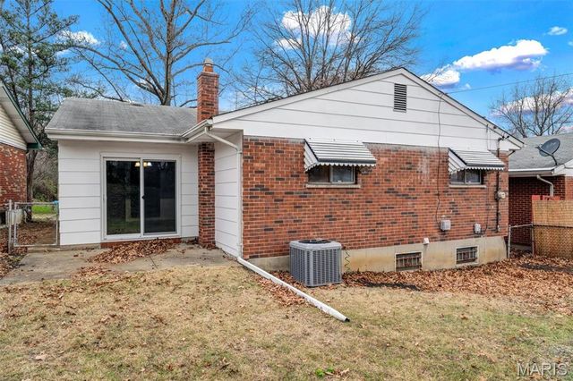 4116 Ammann Lane, St Louis, MO 63121