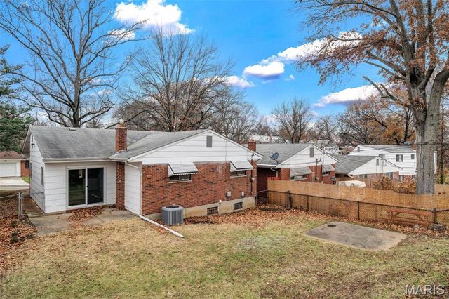 4116 Ammann Lane, St Louis, MO 63121