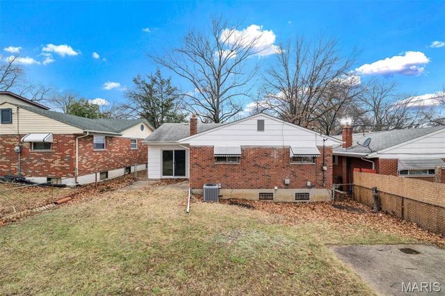 4116 Ammann Lane, St Louis, MO 63121