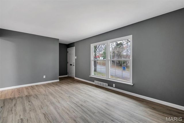 4116 Ammann Lane, St Louis, MO 63121