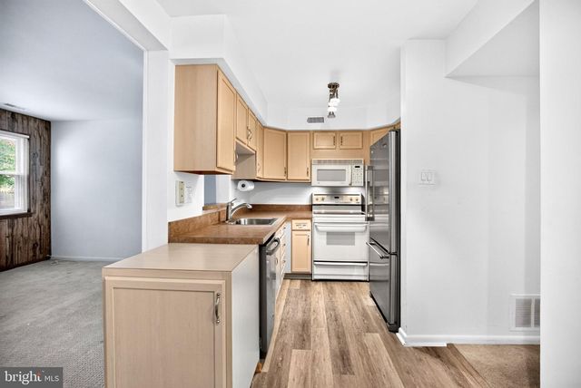 237 FOXWOOD LN, Marlton, NJ 08053