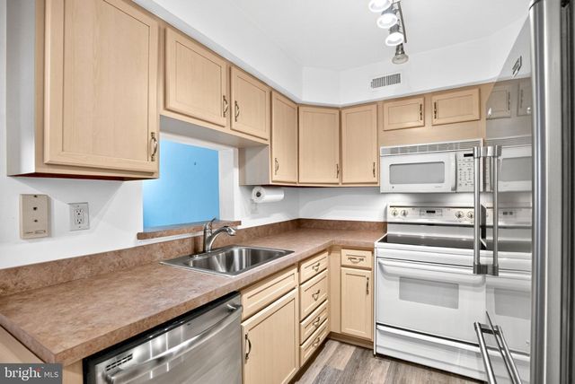 237 FOXWOOD LN, Marlton, NJ 08053