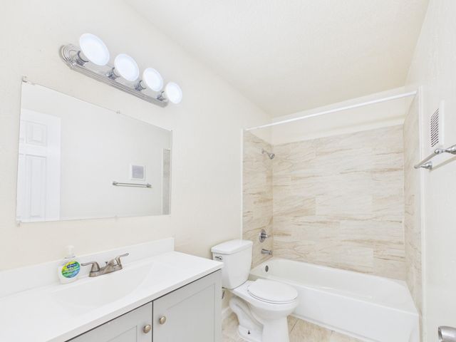 9700 Leawood Boulevard 322, Houston, TX 77099