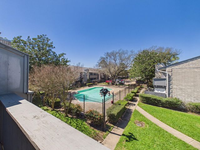 9700 Leawood Boulevard 322, Houston, TX 77099