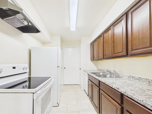 9700 Leawood Boulevard 322, Houston, TX 77099