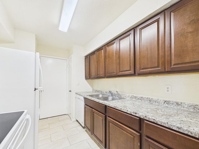 9700 Leawood Boulevard 322, Houston, TX 77099