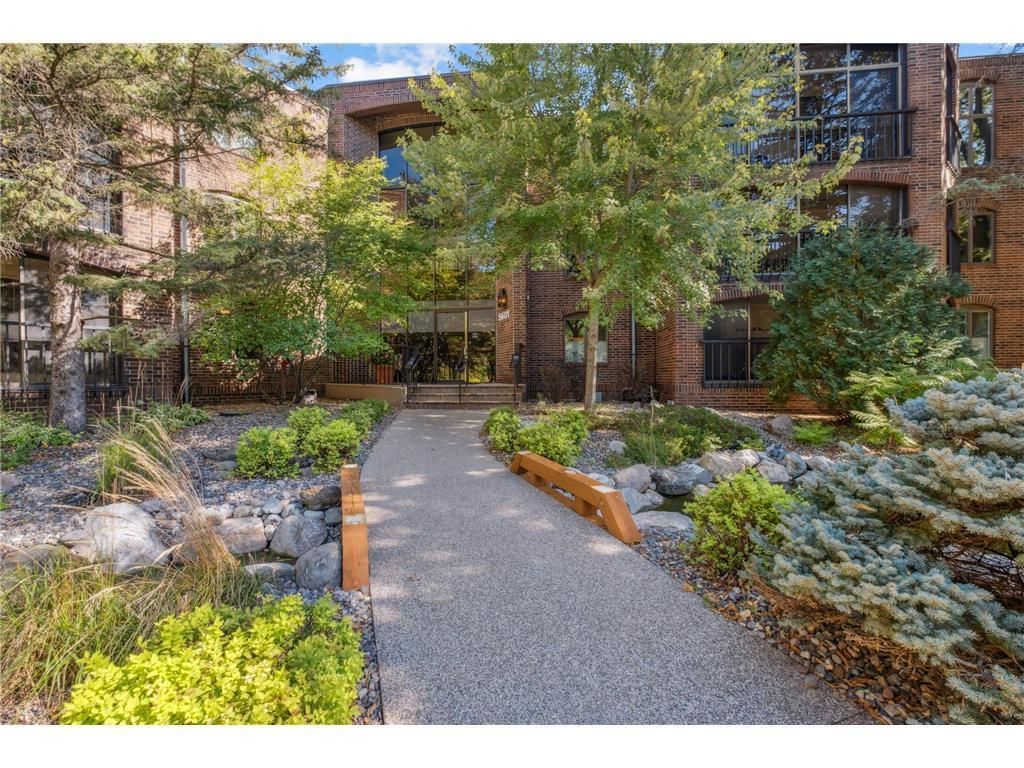 5601 Dewey Hill Road 113, Edina, MN 55439