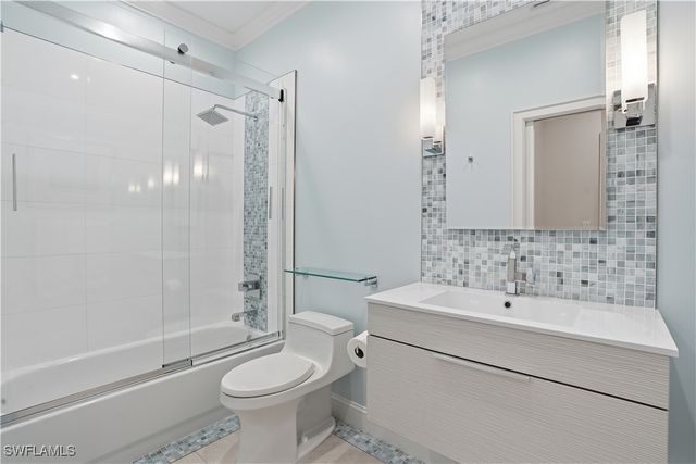 1600 Clermont DR J-302, Naples, FL 34109