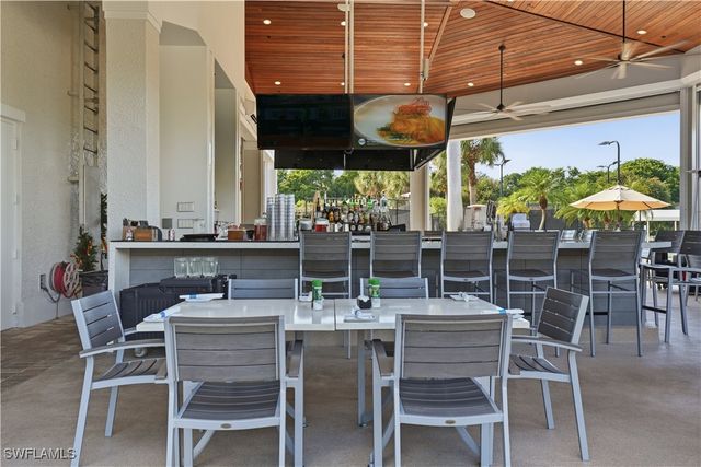 1600 Clermont DR J-302, Naples, FL 34109