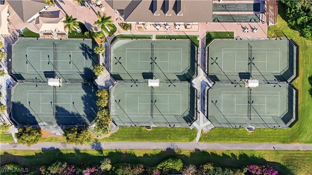 1600 Clermont DR J-302, Naples, FL 34109