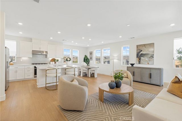 202 Heartland Way, Rancho Mission Viejo, CA 92694