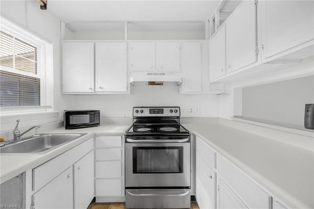 2235 Shadow Valley Road E, High Point, NC 27265