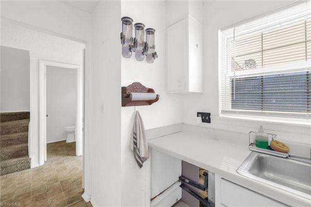 2235 Shadow Valley Road E, High Point, NC 27265