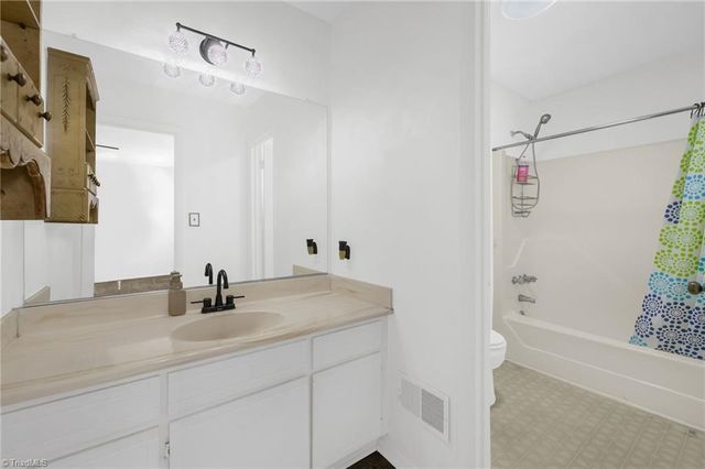 2235 Shadow Valley Road E, High Point, NC 27265