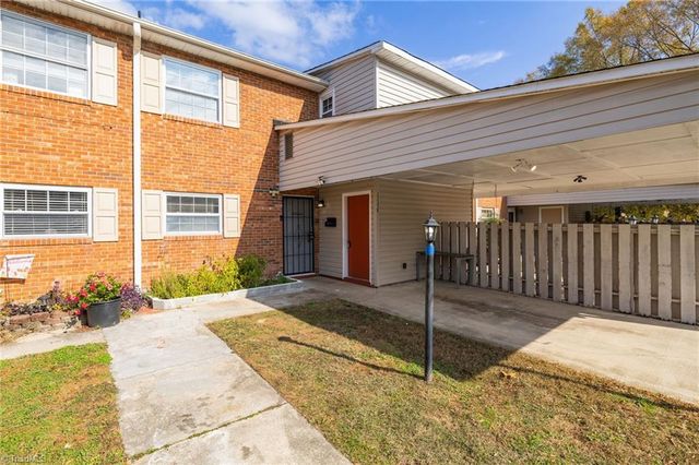 2235 Shadow Valley Road E, High Point, NC 27265