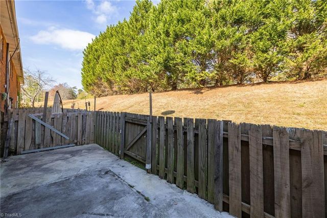 2235 Shadow Valley Road E, High Point, NC 27265