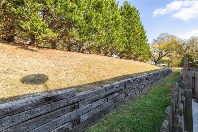 2235 Shadow Valley Road E, High Point, NC 27265