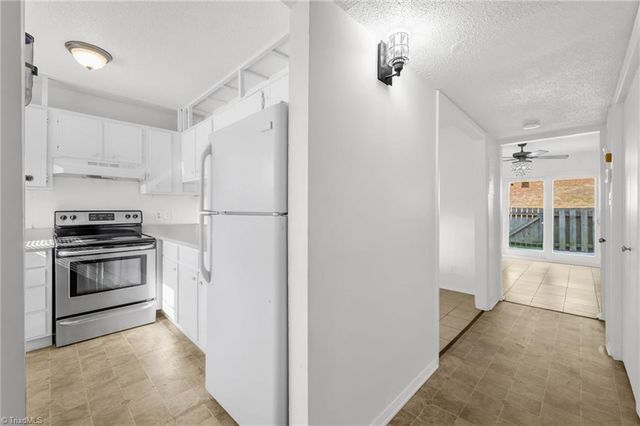 2235 Shadow Valley Road E, High Point, NC 27265