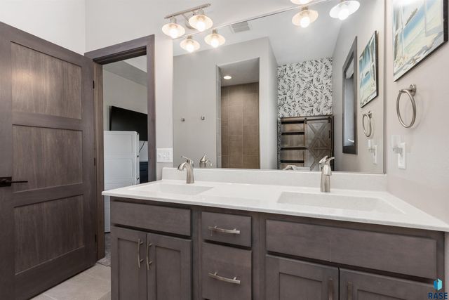 416 Bunyan Dr, Harrisburg, SD 57032