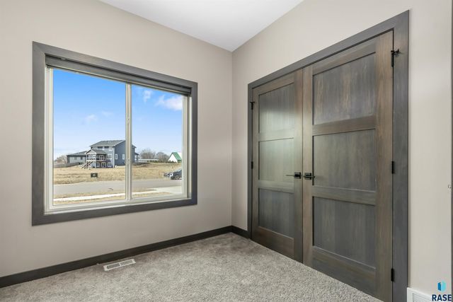 416 Bunyan Dr, Harrisburg, SD 57032