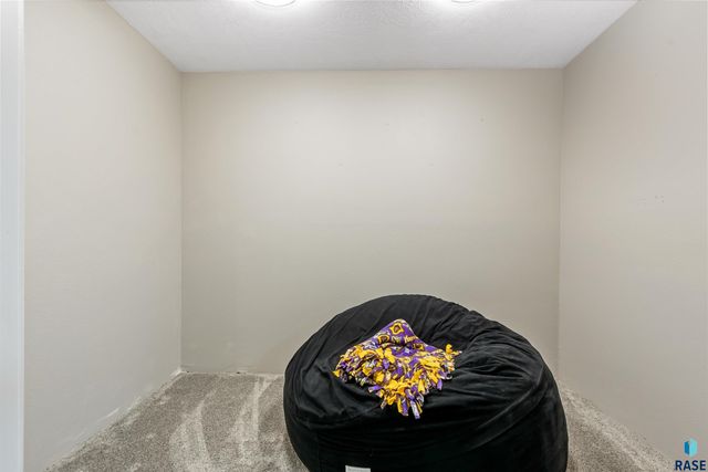 416 Bunyan Dr, Harrisburg, SD 57032