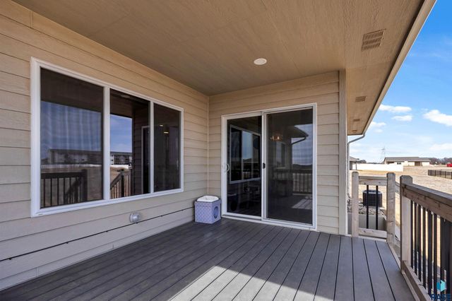 416 Bunyan Dr, Harrisburg, SD 57032