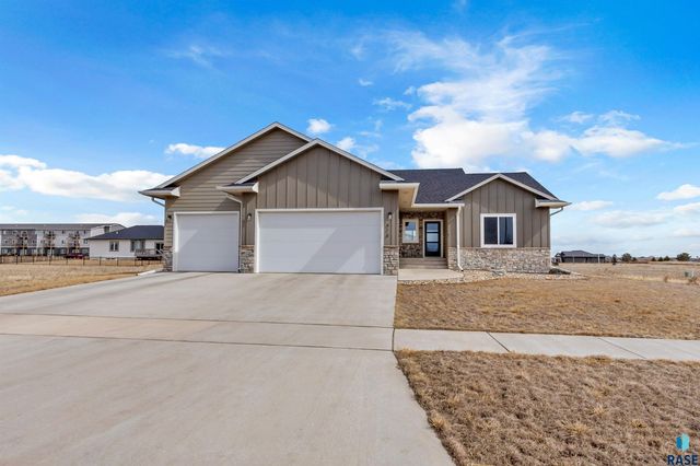 416 Bunyan Dr, Harrisburg, SD 57032