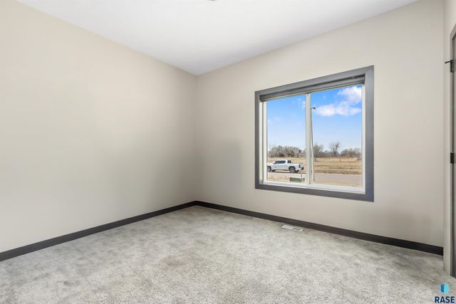 416 Bunyan Dr, Harrisburg, SD 57032
