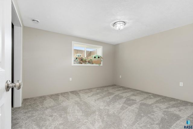 416 Bunyan Dr, Harrisburg, SD 57032