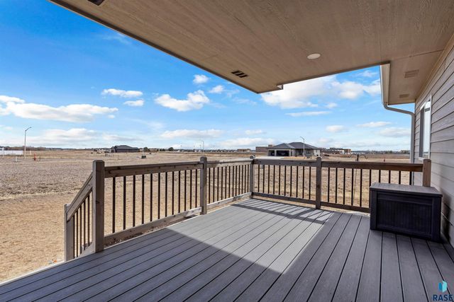 416 Bunyan Dr, Harrisburg, SD 57032