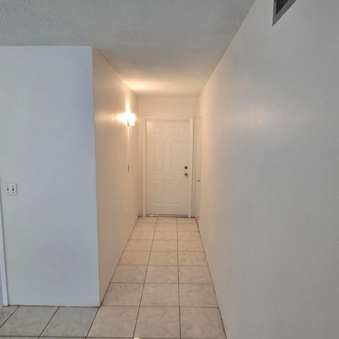 5420 NW 11th Street 202, Plantation, FL 33313