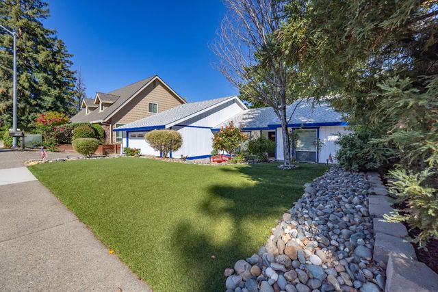 2106 Van Ness Dr, Roseville, CA 95661