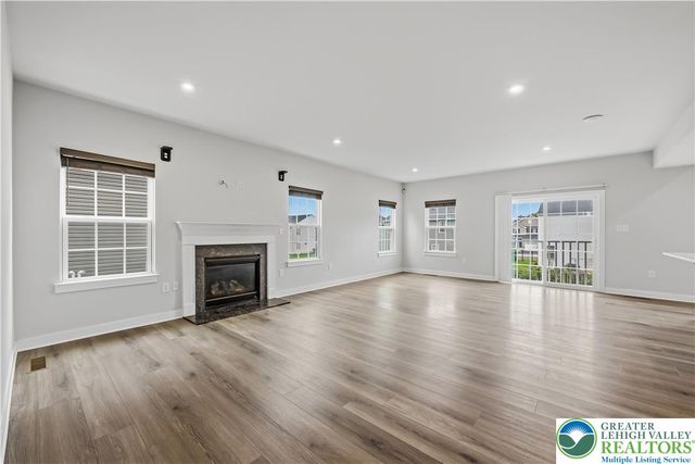 817 Hendon Lane, North Catasauqua Bor, PA 18032