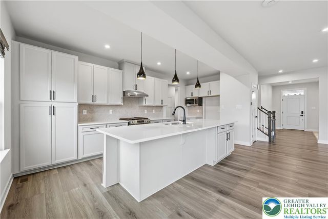 817 Hendon Lane, North Catasauqua Bor, PA 18032